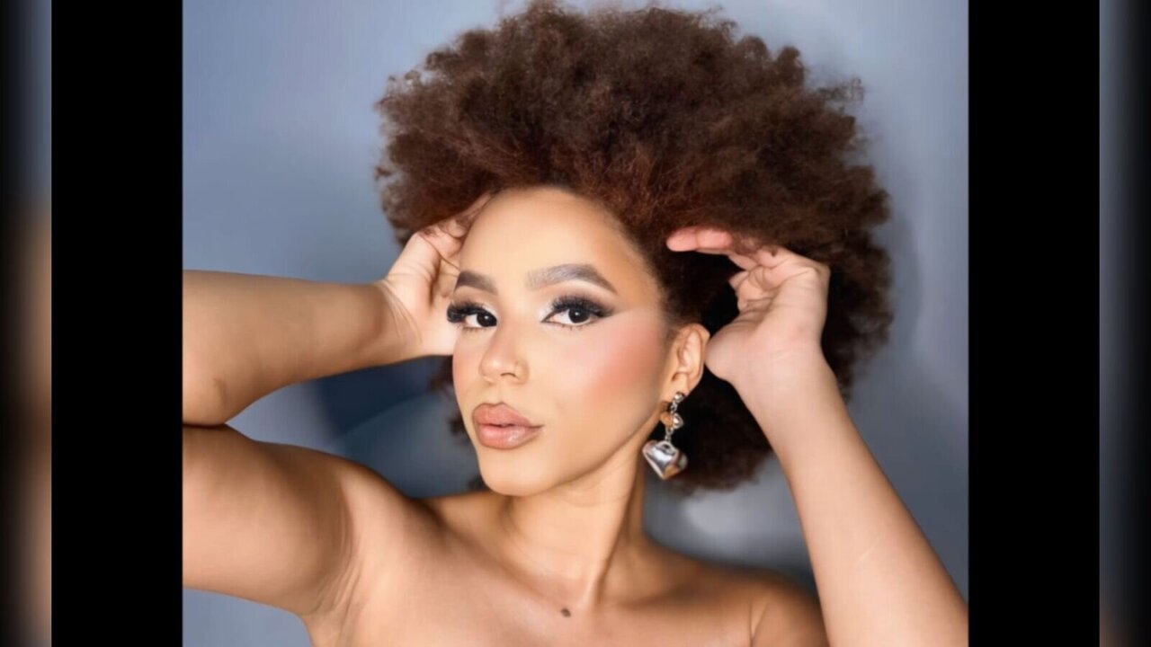AfroditaBenz's Webcam Recorded