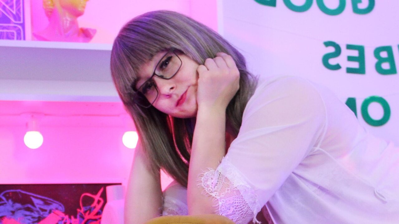 AlanaBryant's Webcam Recorded