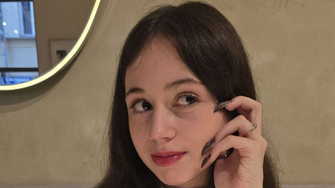 AlbertaCrafton's Webcam Recorded