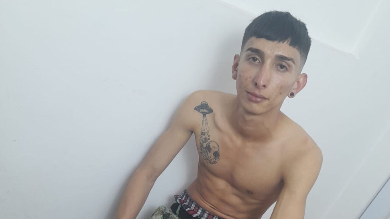 AlejoHilton's Webcam Recorded