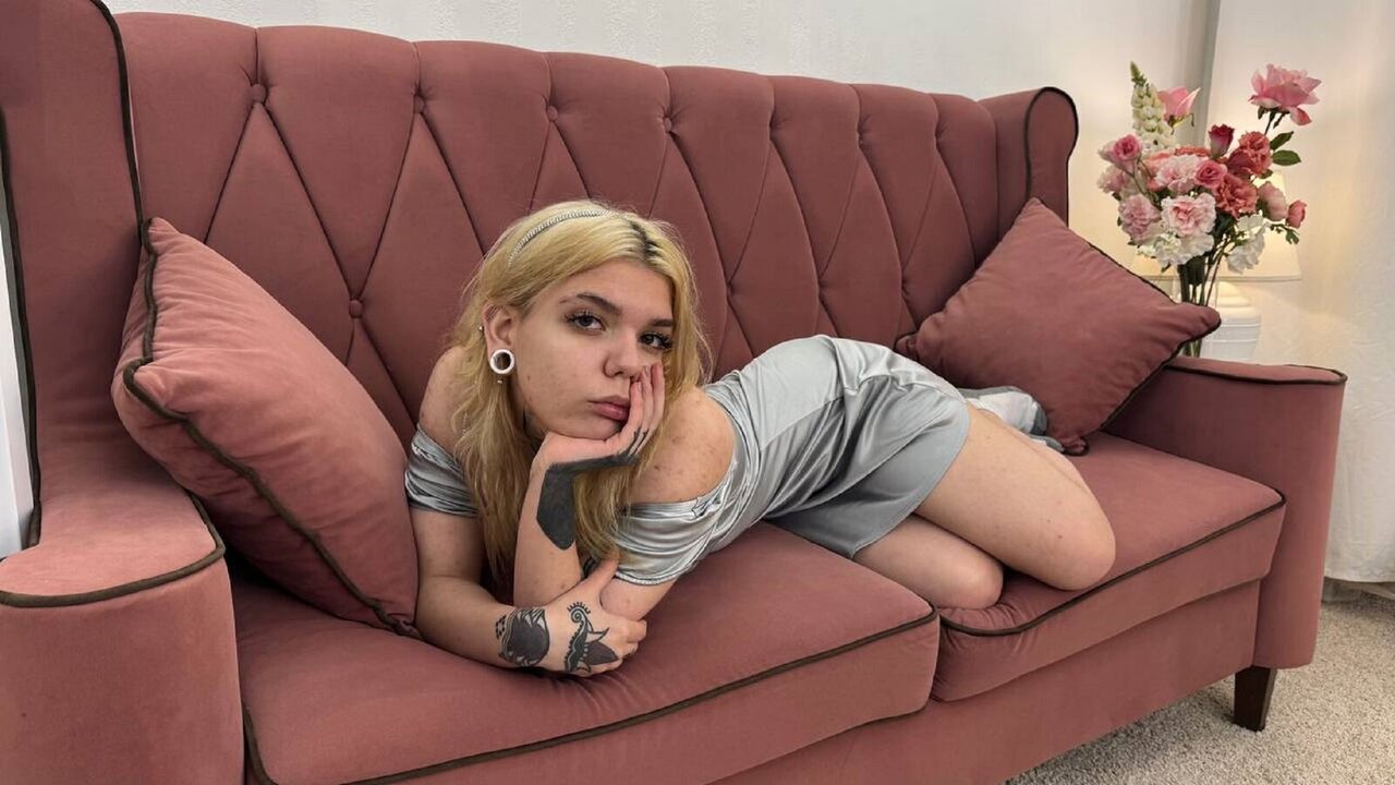 AnikaNoni's Webcam Recorded