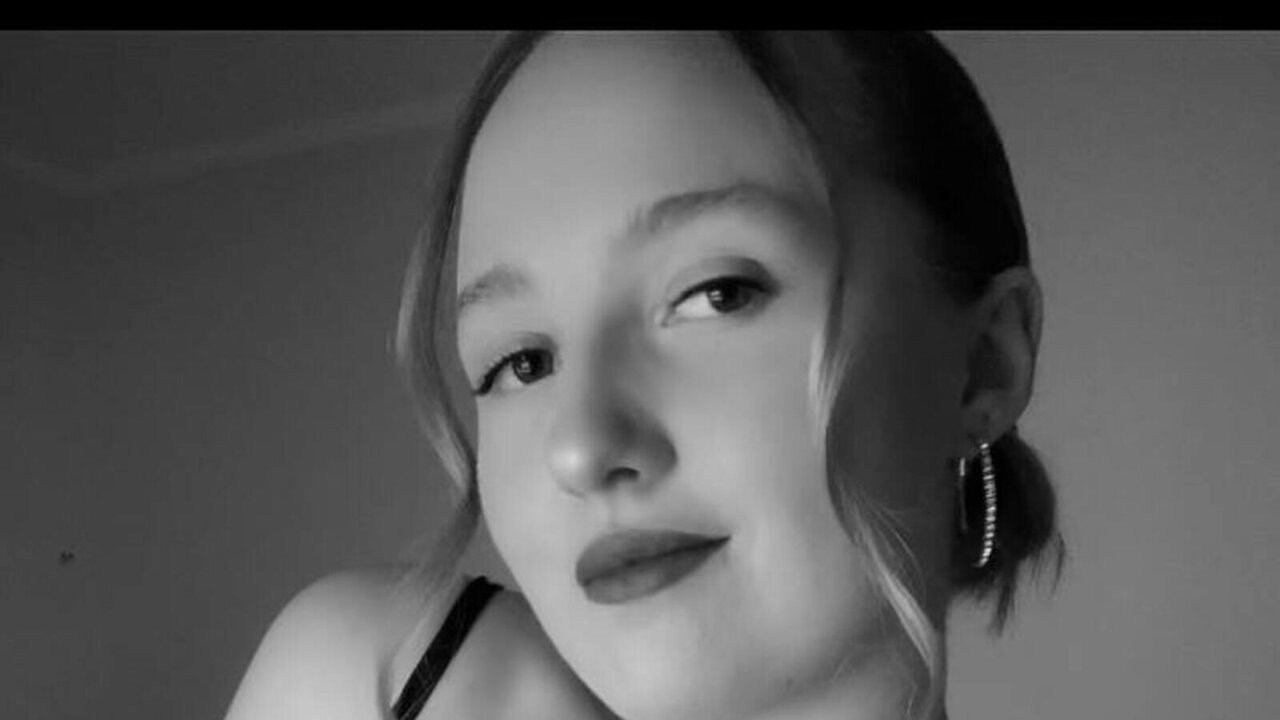 AnnaMoris's Webcam Recorded