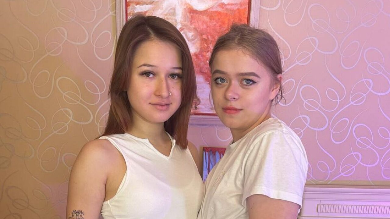 ArletteAndPeggy's Webcam Recorded