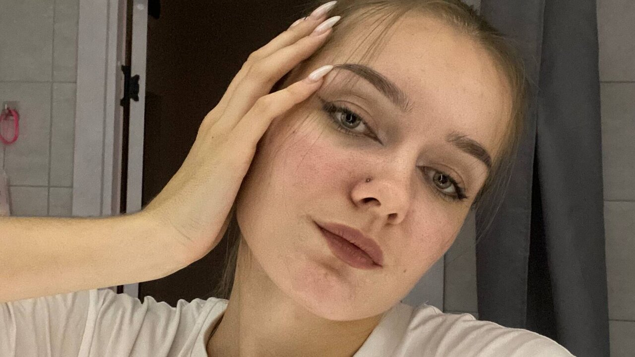 CeciliaVanwinkle's Webcam Recorded