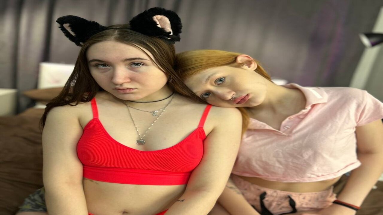 ElviaAndMayda's Webcam Recorded