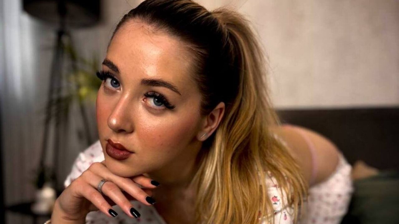 EmilyHawke's Webcam Recorded