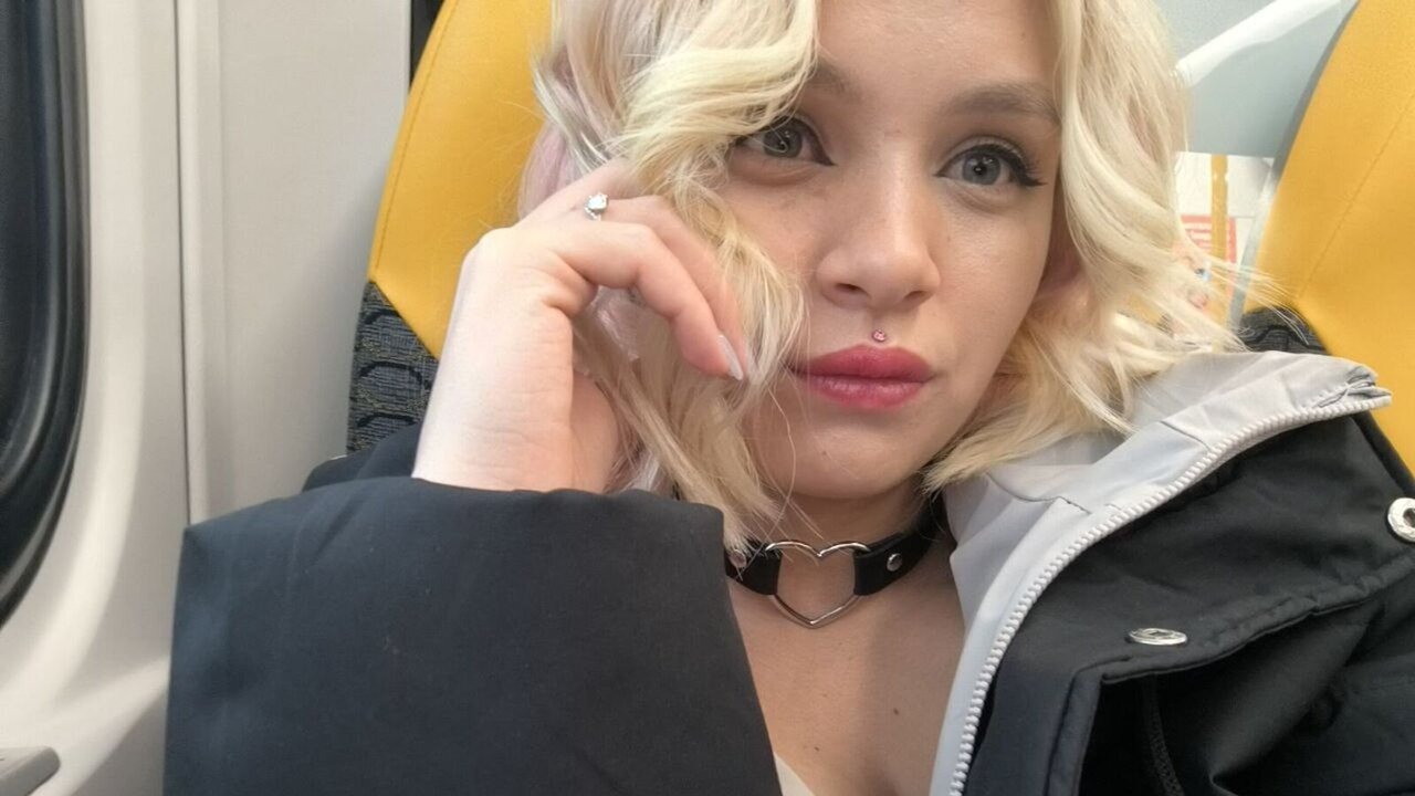 EmmaRude's Webcam Recorded