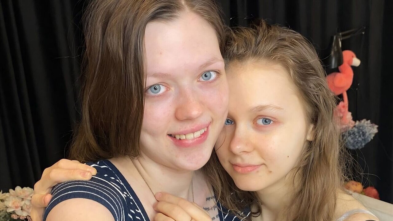 KeeleyAndElene's Webcam Recorded