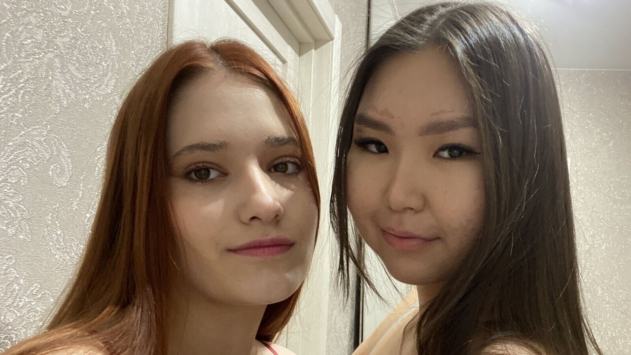 LisaAndLucy's Webcam Recorded