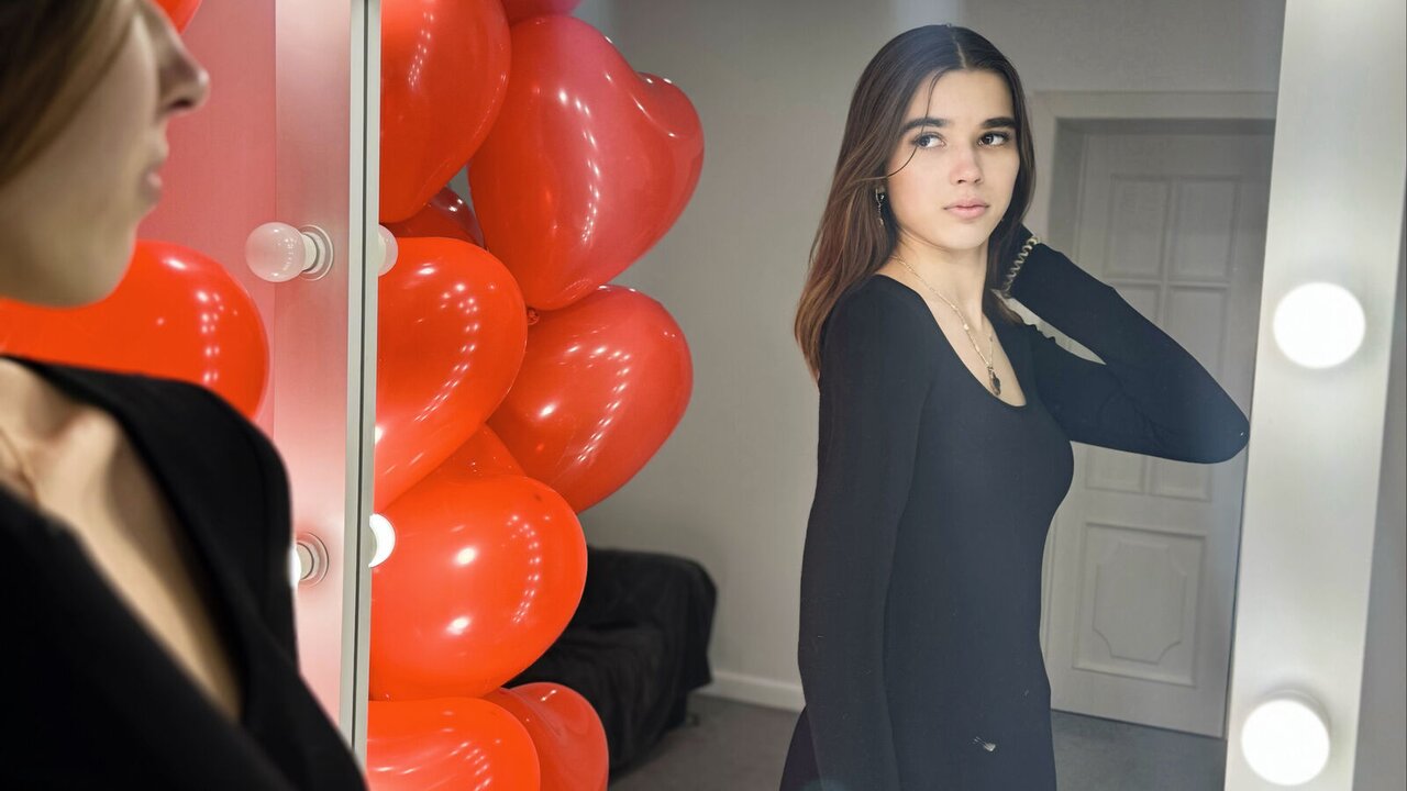MaddyMadyson's Webcam Recorded