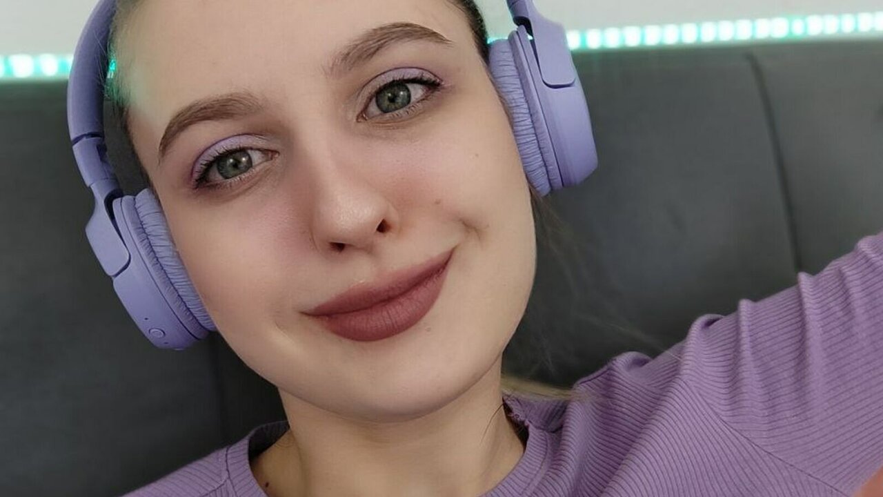 MaryMilano's Webcam Recorded