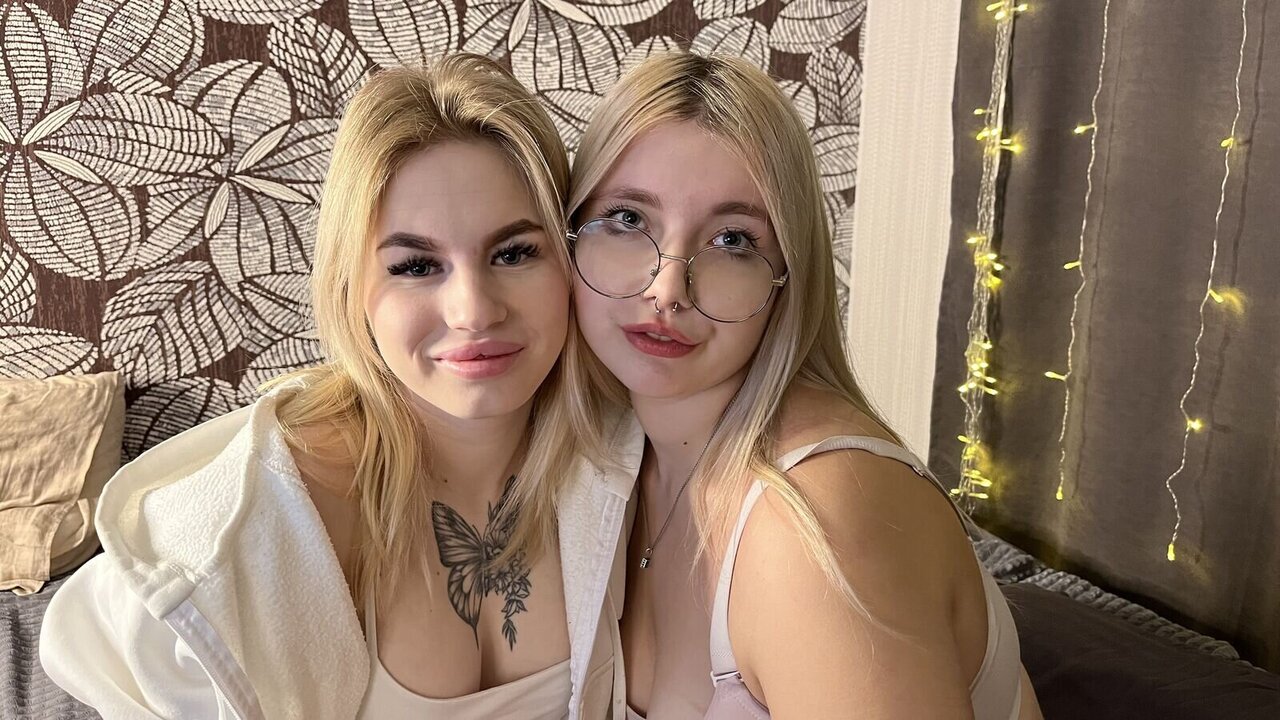 MaydaAndEaster's Webcam Recorded