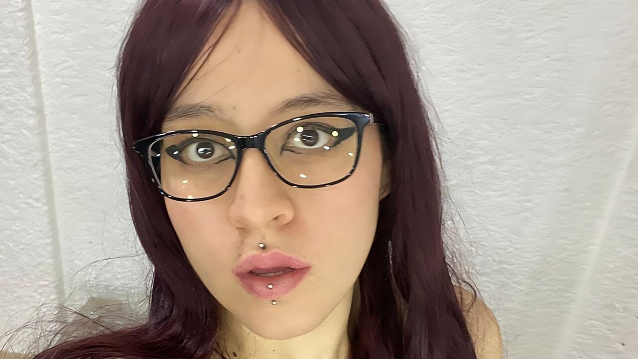 NaomiThompsonn's Webcam Recorded