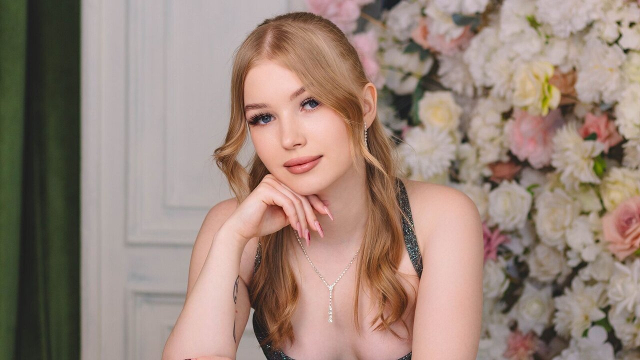 NicoleQueens's Webcam Recorded