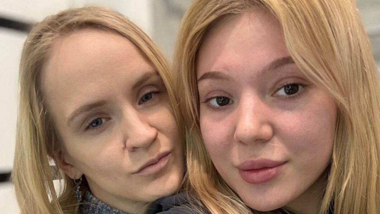 RoseAndCayla's Webcam Recorded