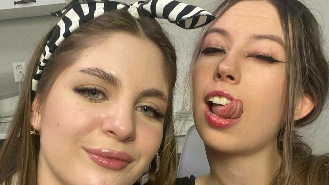 StephanieAndEliz's Webcam Recorded